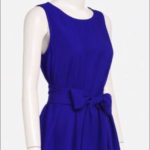 Sleeveless black shirt w/ cute black belt